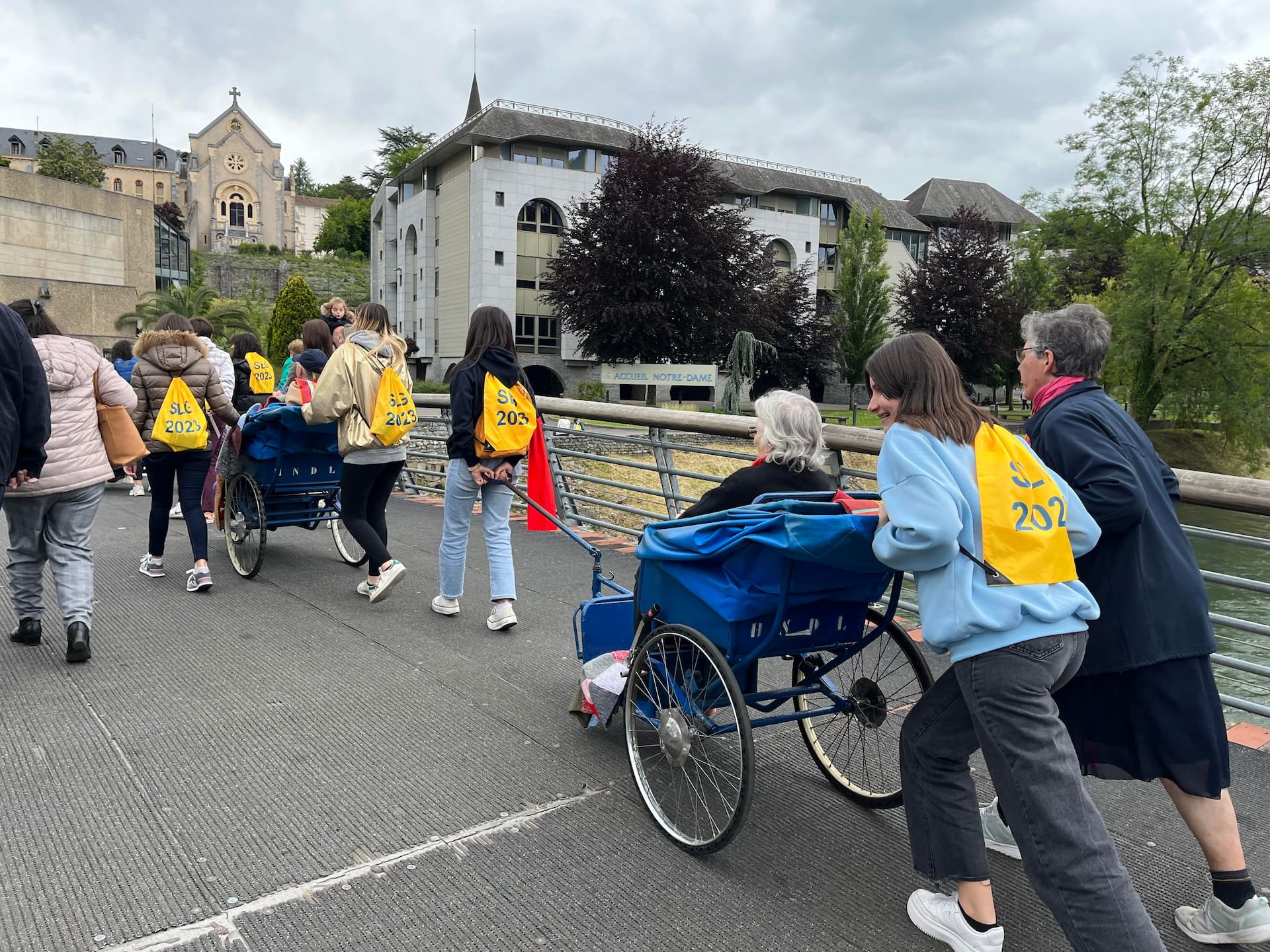Collégiens à l'échauffement avant un match de rugby