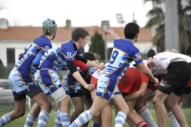 Collégiens à l'échauffement avant un match de rugby
